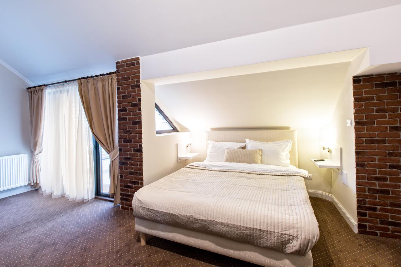 Prestige Hotel ยาช ภายนอก รูปภาพ