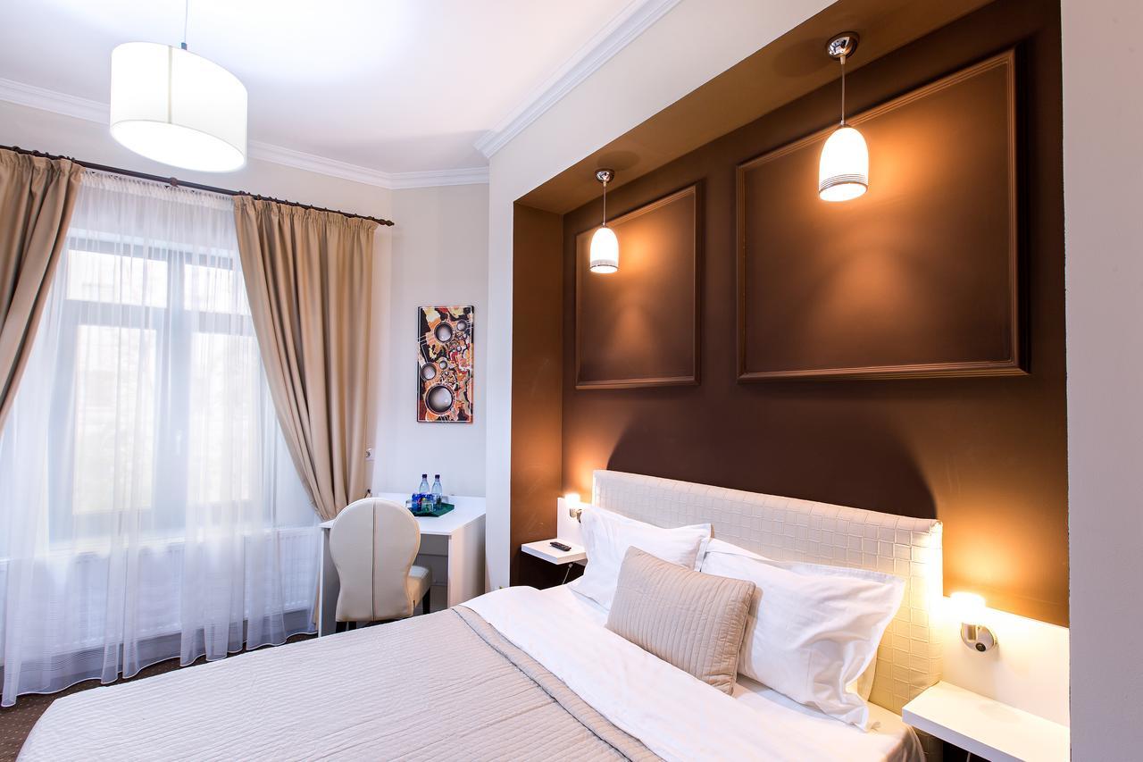 Prestige Hotel ยาช ภายนอก รูปภาพ