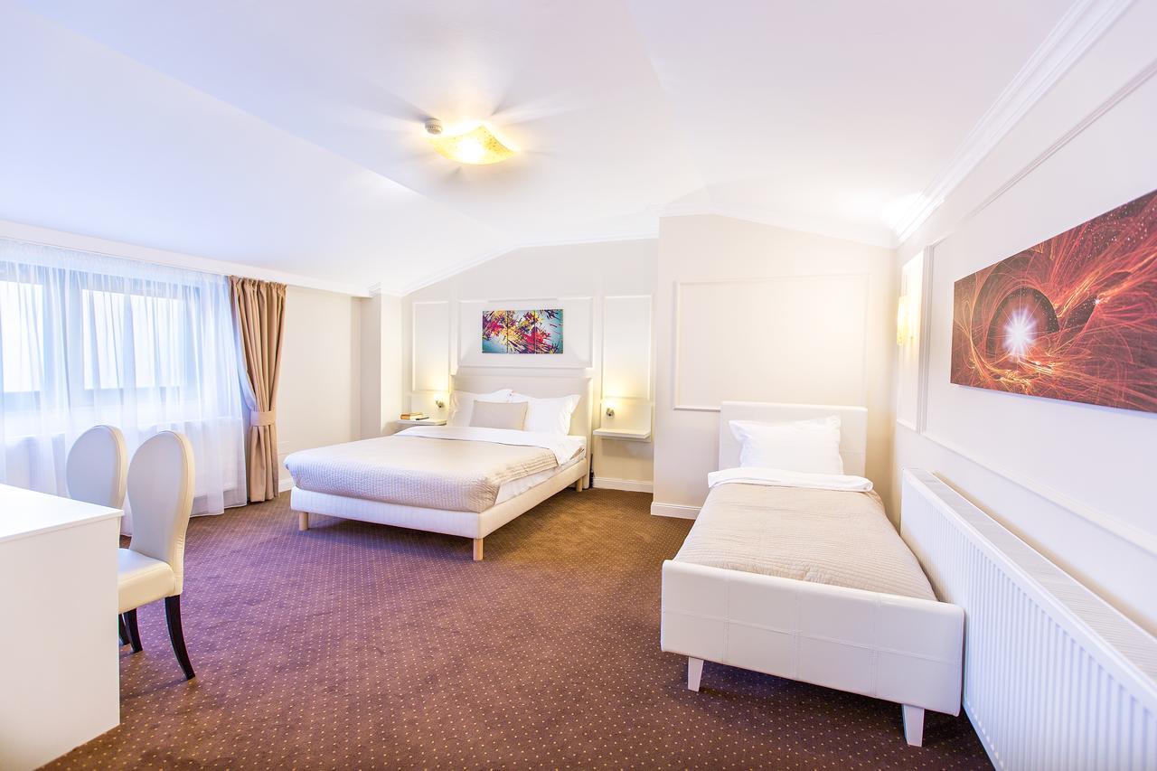 Prestige Hotel ยาช ภายนอก รูปภาพ
