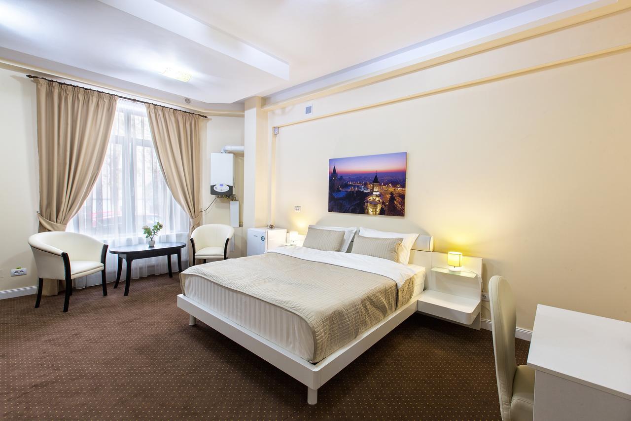 Prestige Hotel ยาช ภายนอก รูปภาพ