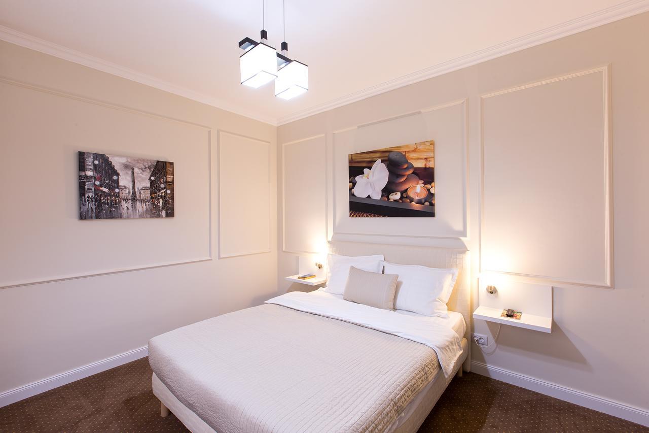 Prestige Hotel ยาช ภายนอก รูปภาพ