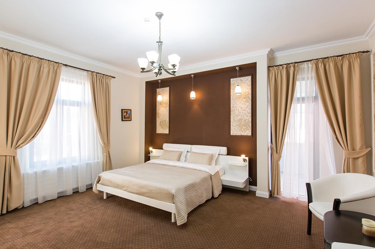 Prestige Hotel ยาช ภายนอก รูปภาพ