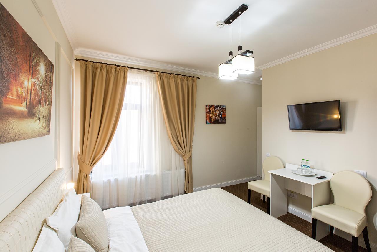 Prestige Hotel ยาช ภายนอก รูปภาพ