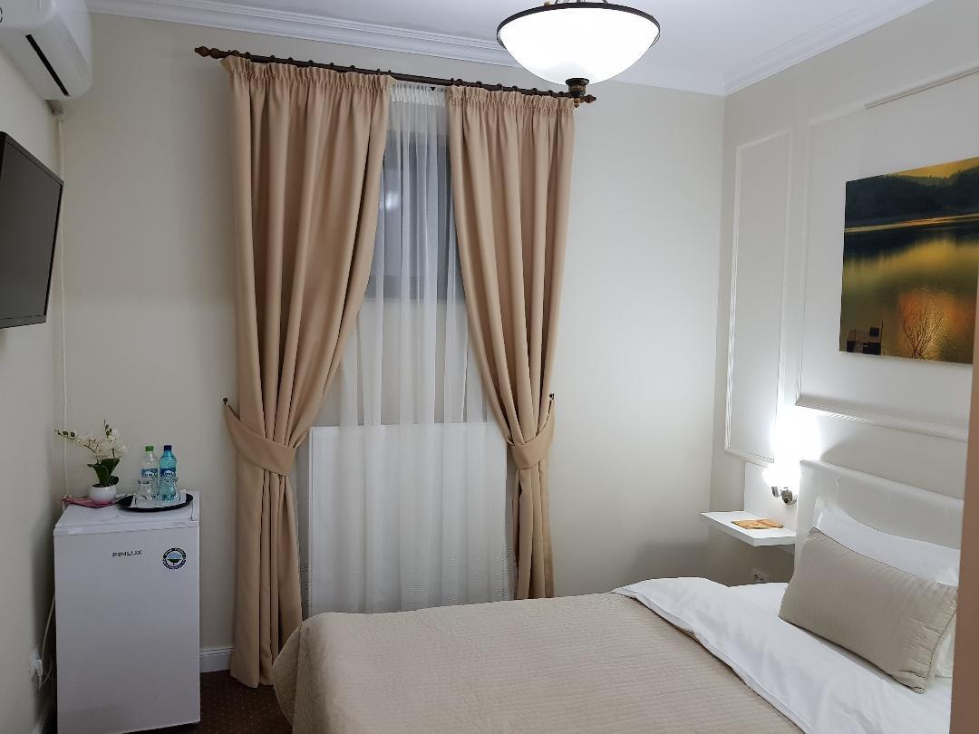 Prestige Hotel ยาช ภายนอก รูปภาพ